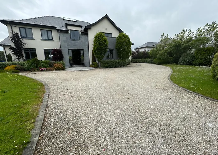 לינה וארוחת בוקר Your Coastal Paradise Awaits